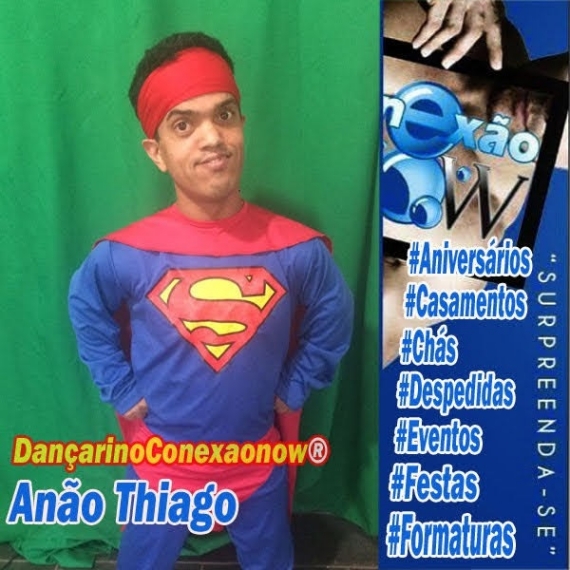 Anão com fantasa de super homem